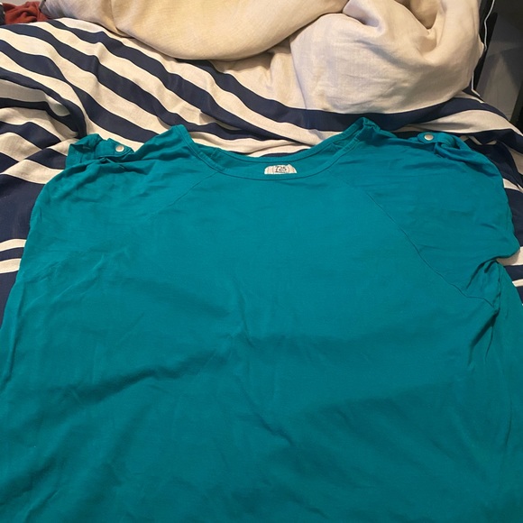 3 Ladies Short sleeved shirts - Picture 2 of 8